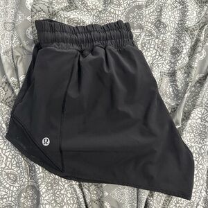 Lululemon Hotty hot LR shorts 2.5